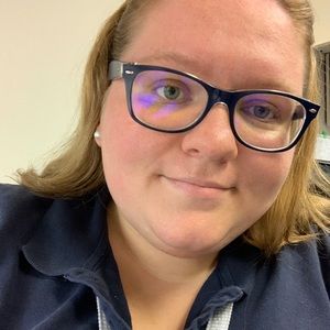 Meet your Posher, Caitlin